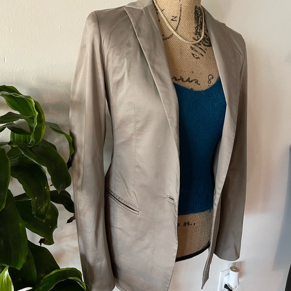 Suit - Picture 2 of 3